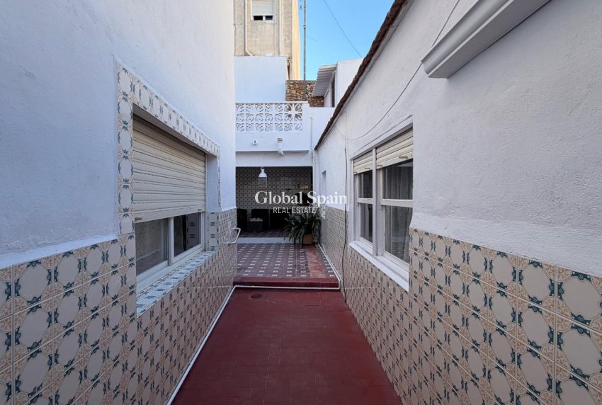 Wederverkoop - APPARTEMENT -
TORREVIEJA - Center