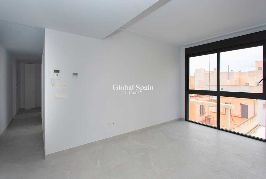 Wederverkoop - APPARTEMENT -
TORREVIEJA - CENTRE PLAYA DEL CURA LAS PISCINAS