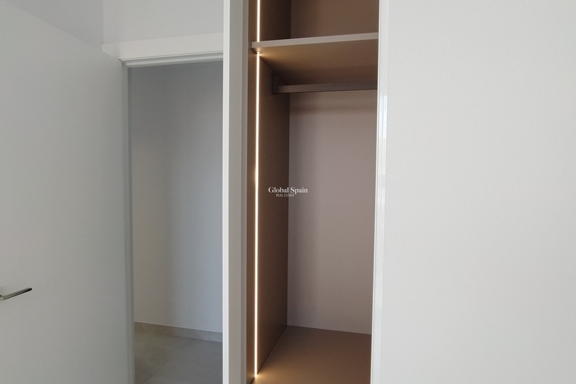 Wederverkoop - APPARTEMENT -
TORREVIEJA - CENTRE PLAYA DEL CURA LAS PISCINAS