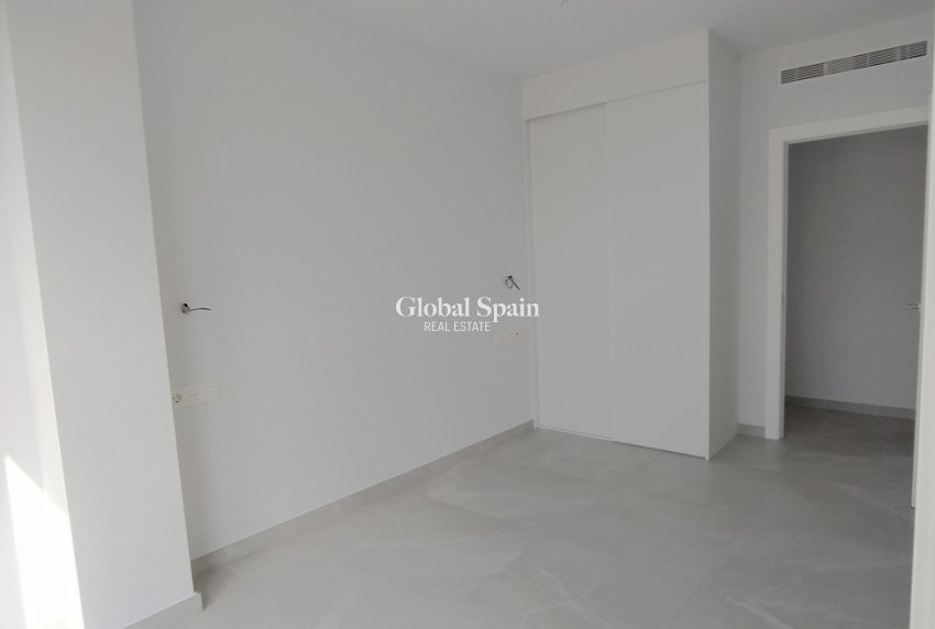 Wederverkoop - APPARTEMENT -
TORREVIEJA - CENTRE PLAYA DEL CURA LAS PISCINAS