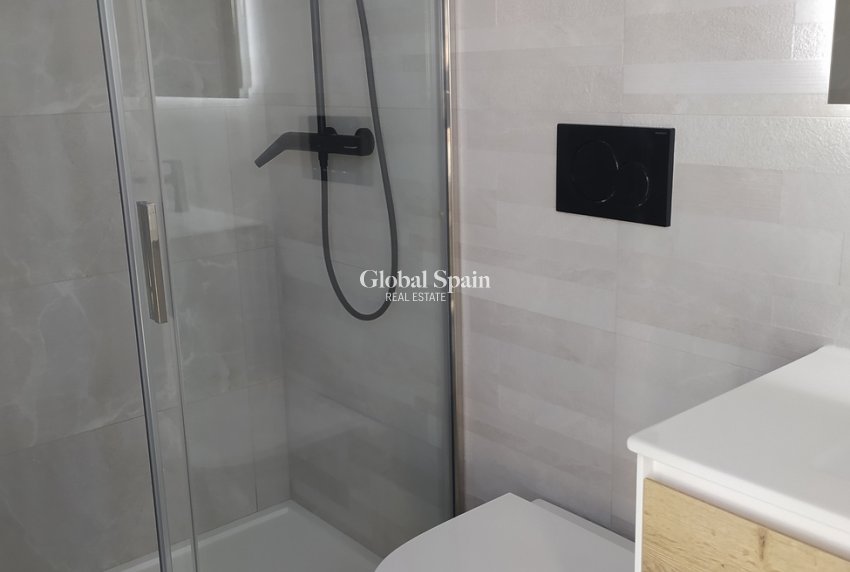 Wederverkoop - APPARTEMENT -
TORREVIEJA - CENTRE PLAYA DEL CURA LAS PISCINAS
