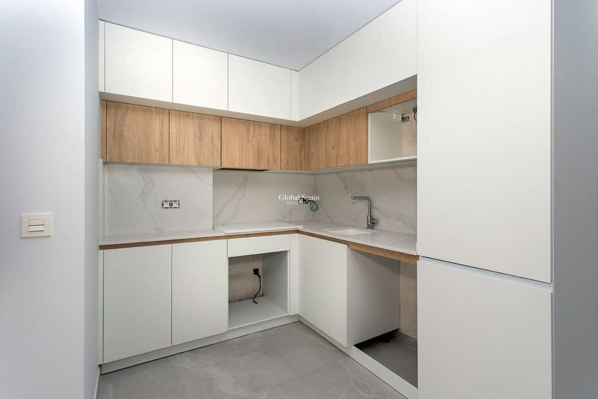 Wederverkoop - APPARTEMENT -
TORREVIEJA - CENTRE PLAYA DEL CURA LAS PISCINAS