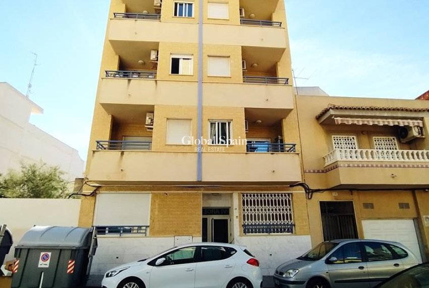 Wederverkoop - APPARTEMENT -
TORREVIEJA - CENTRO CASCO URBANO
