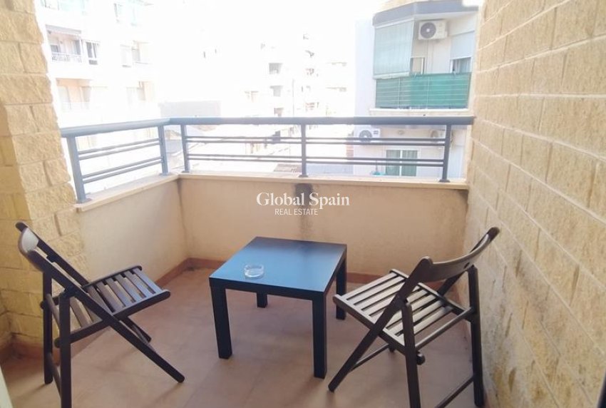 Wederverkoop - APPARTEMENT -
TORREVIEJA - CENTRO CASCO URBANO