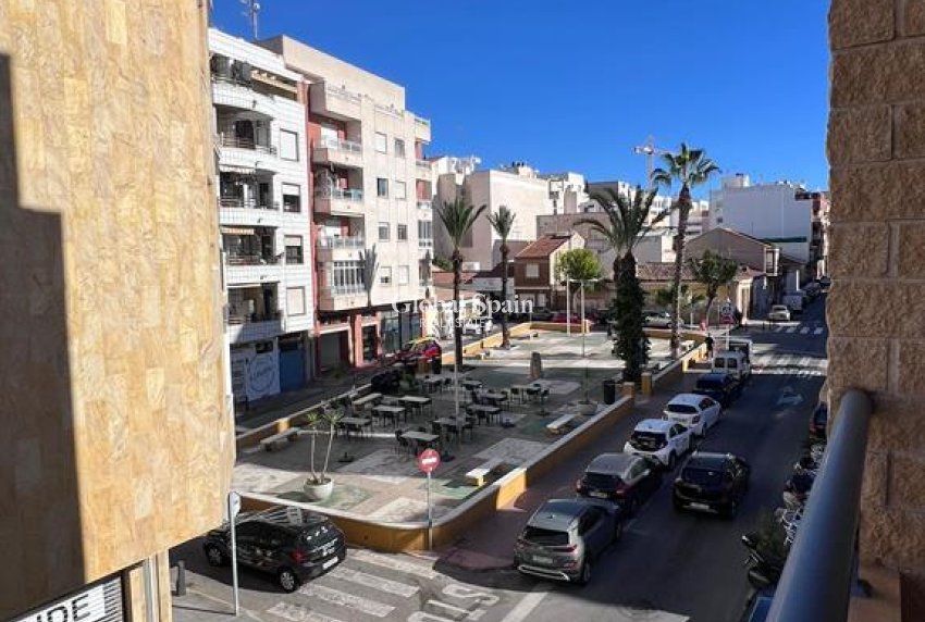 Wederverkoop - APPARTEMENT -
TORREVIEJA - CENTRO CASCO URBANO