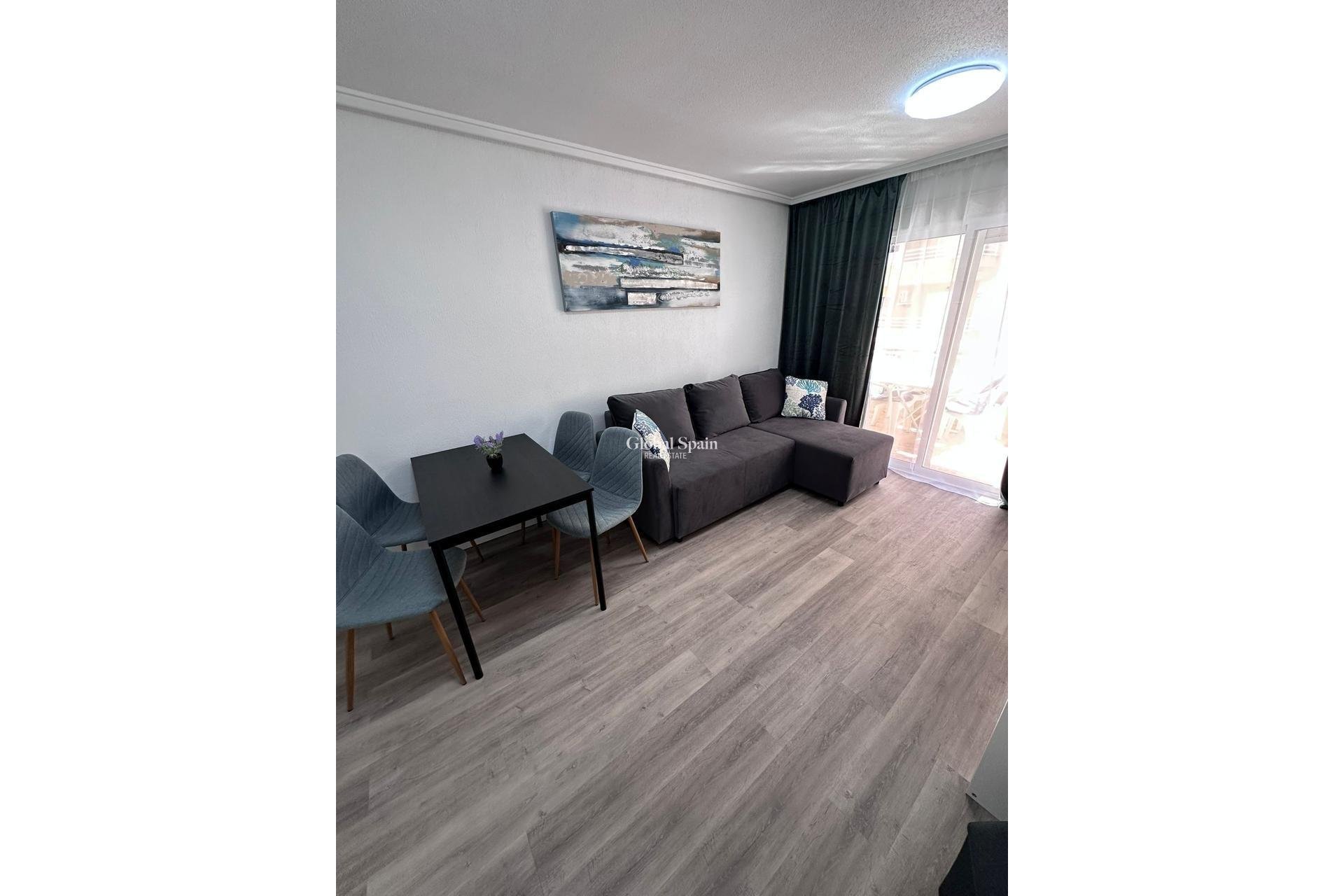 Wederverkoop - APPARTEMENT -
TORREVIEJA - Centro - Muelle Pesquero