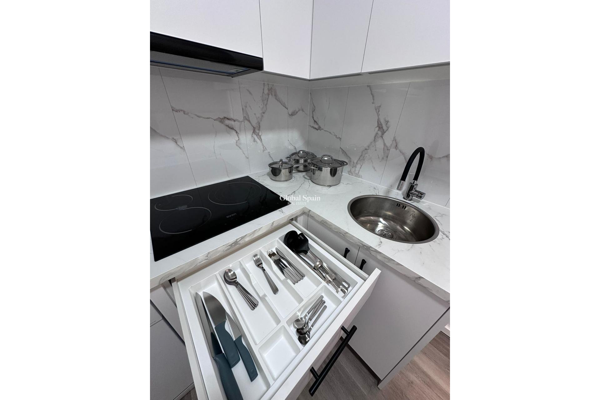 Wederverkoop - APPARTEMENT -
TORREVIEJA - Centro - Muelle Pesquero