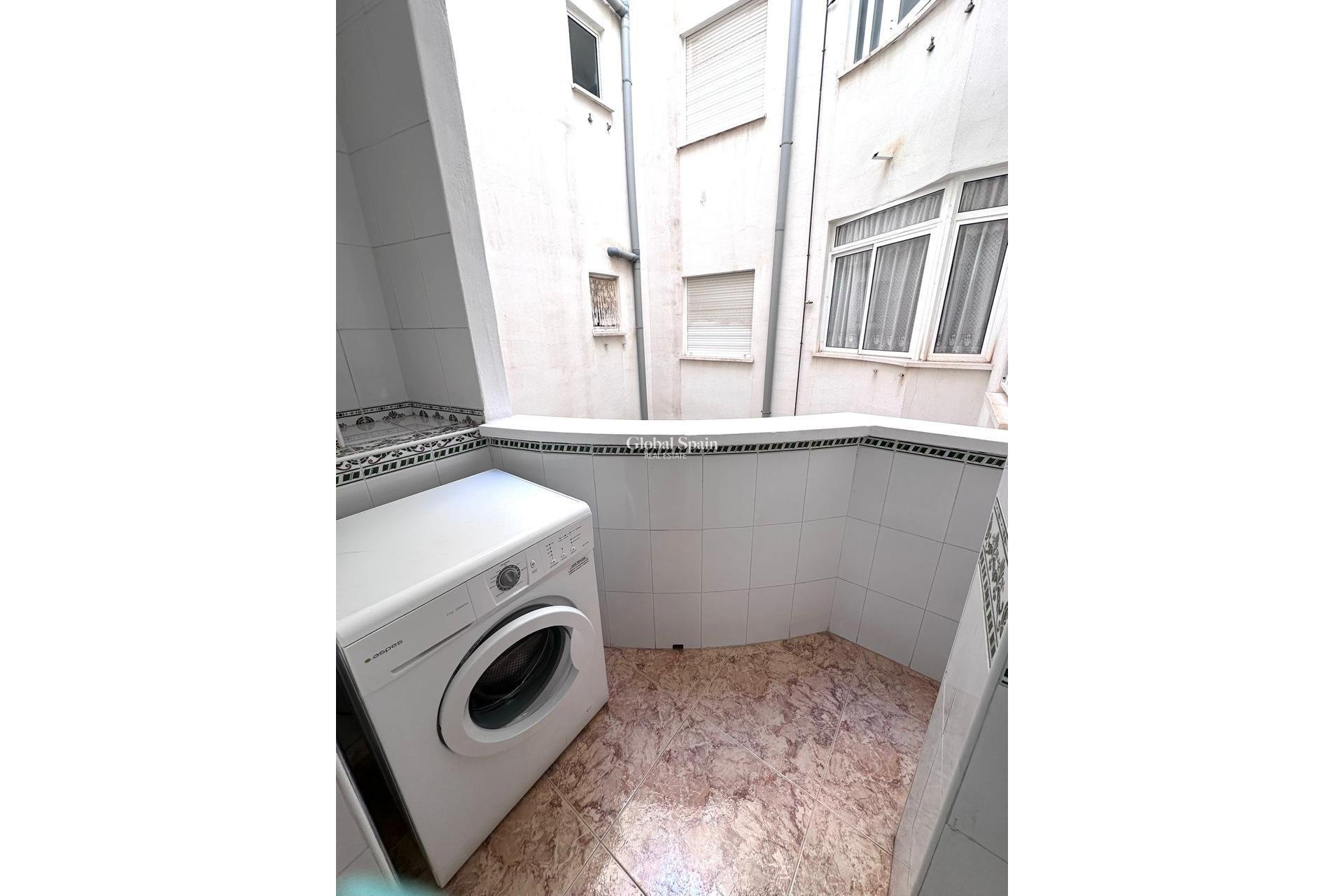 Wederverkoop - APPARTEMENT -
TORREVIEJA - Centro - Muelle Pesquero