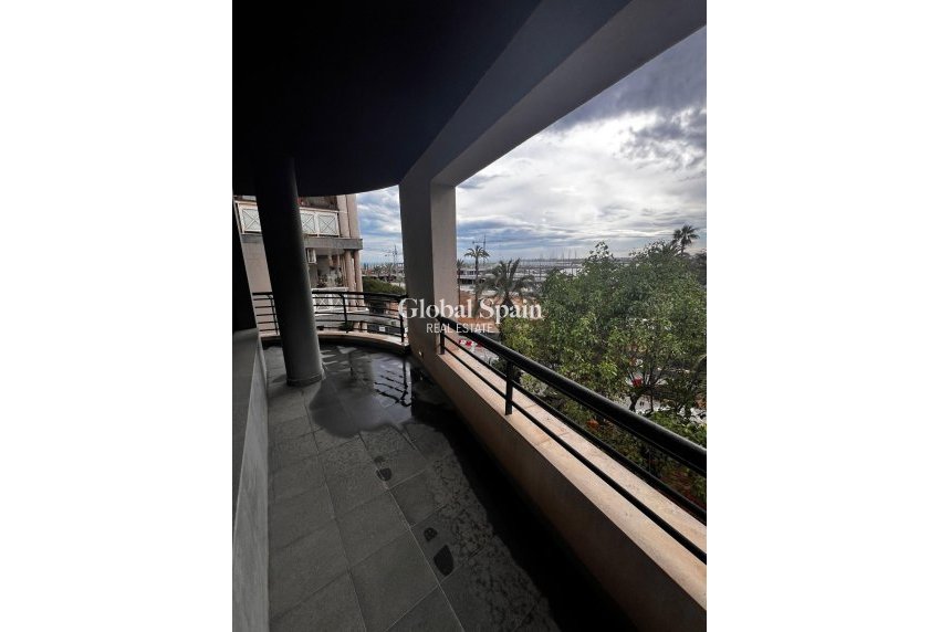 Wederverkoop - APPARTEMENT -
TORREVIEJA - Centro - Muelle Pesquero