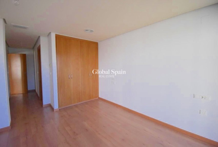 Wederverkoop - APPARTEMENT -
TORREVIEJA - Centro - Muelle Pesquero