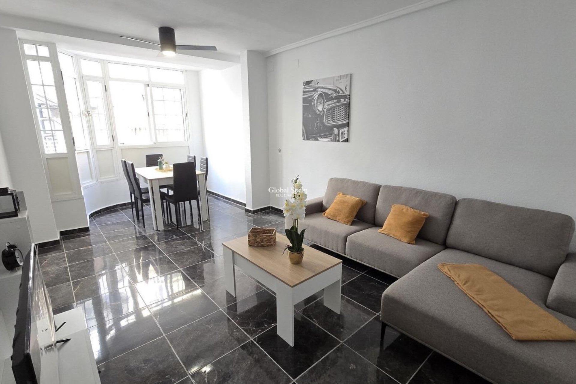 Wederverkoop - APPARTEMENT -
TORREVIEJA - Centro - Muelle Pesquero