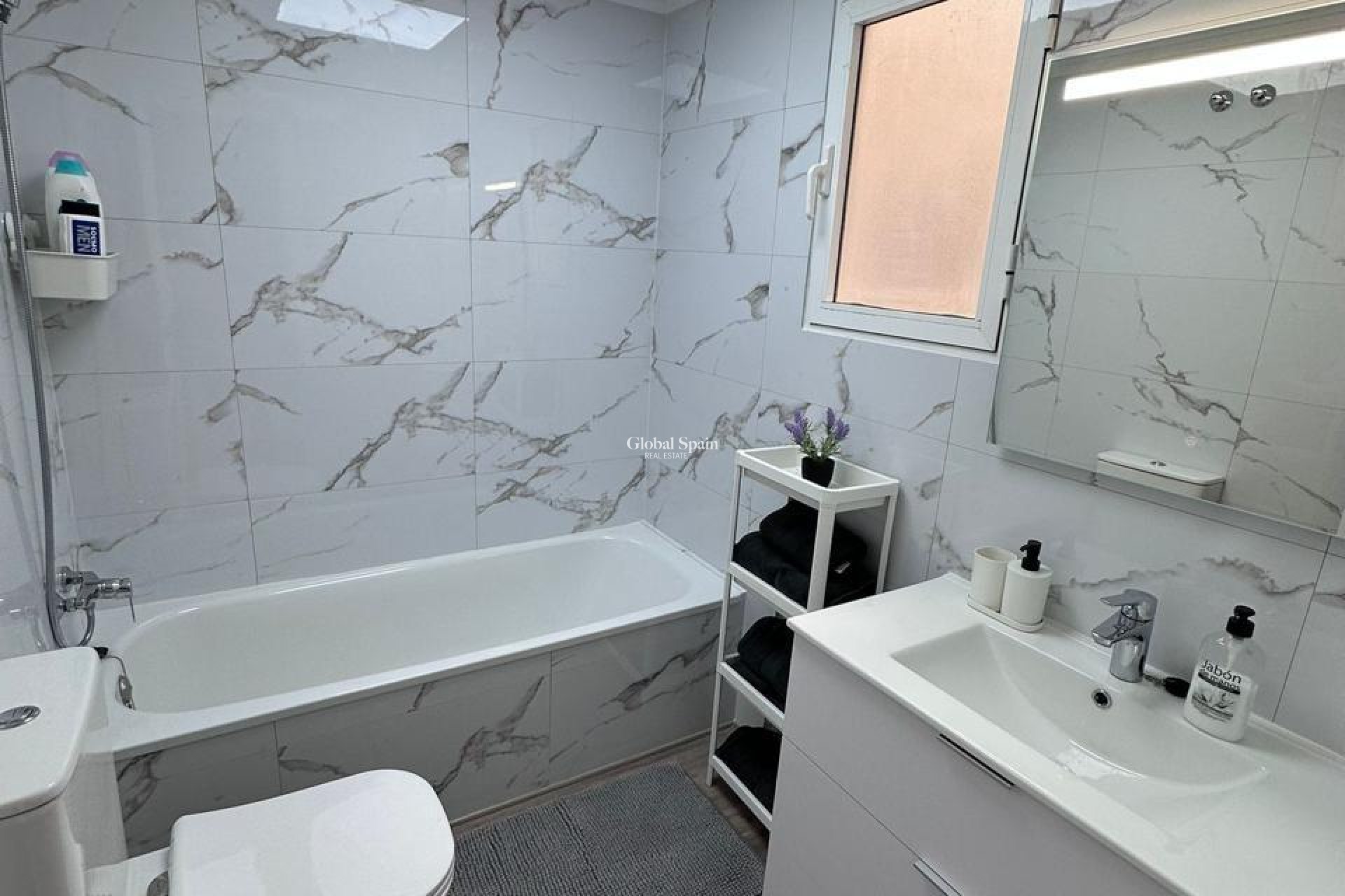 Wederverkoop - APPARTEMENT -
TORREVIEJA - Centro - Muelle Pesquero