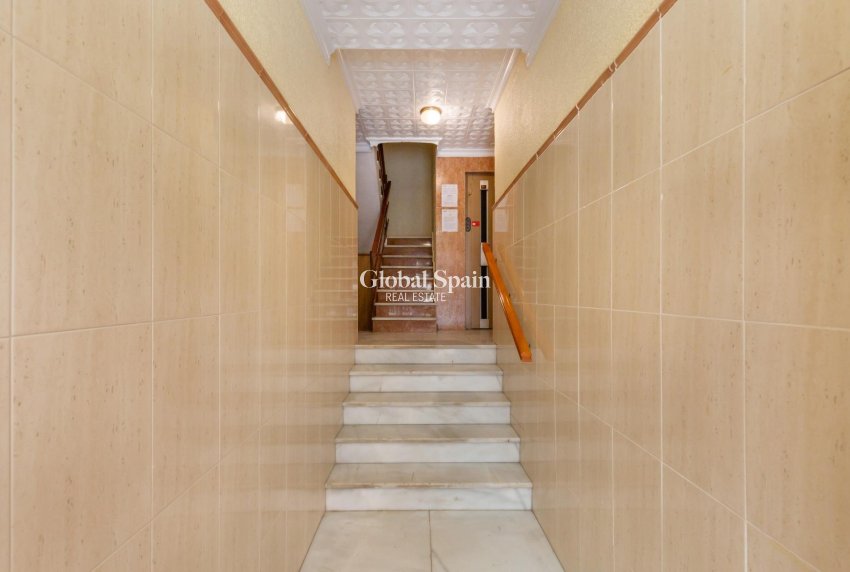 Wederverkoop - APPARTEMENT -
TORREVIEJA - Centro - Muelle Pesquero