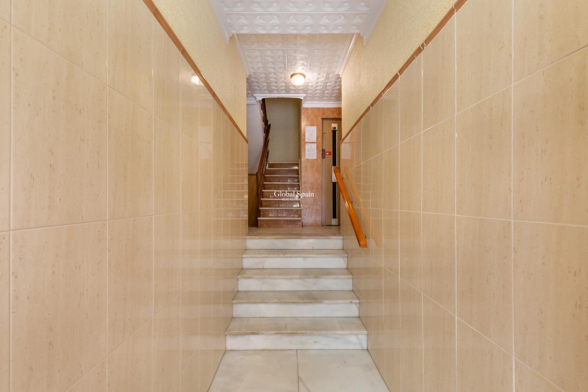 Wederverkoop - APPARTEMENT -
TORREVIEJA - Centro - Muelle Pesquero