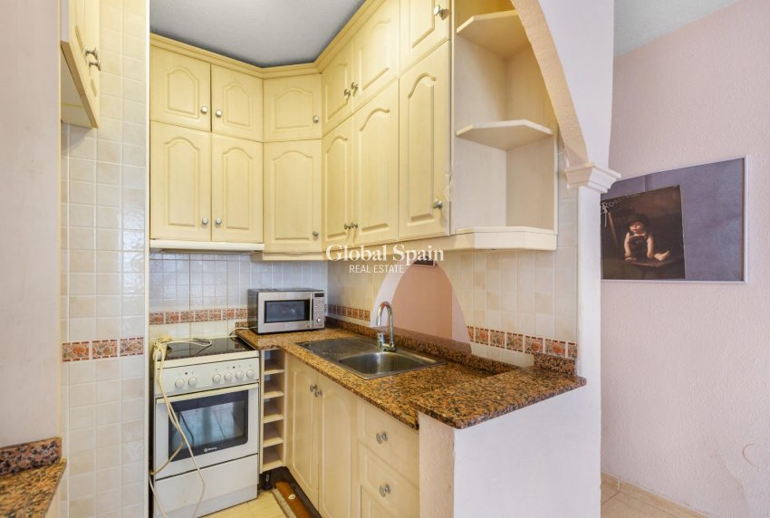 Wederverkoop - APPARTEMENT -
TORREVIEJA - Centro - Muelle Pesquero