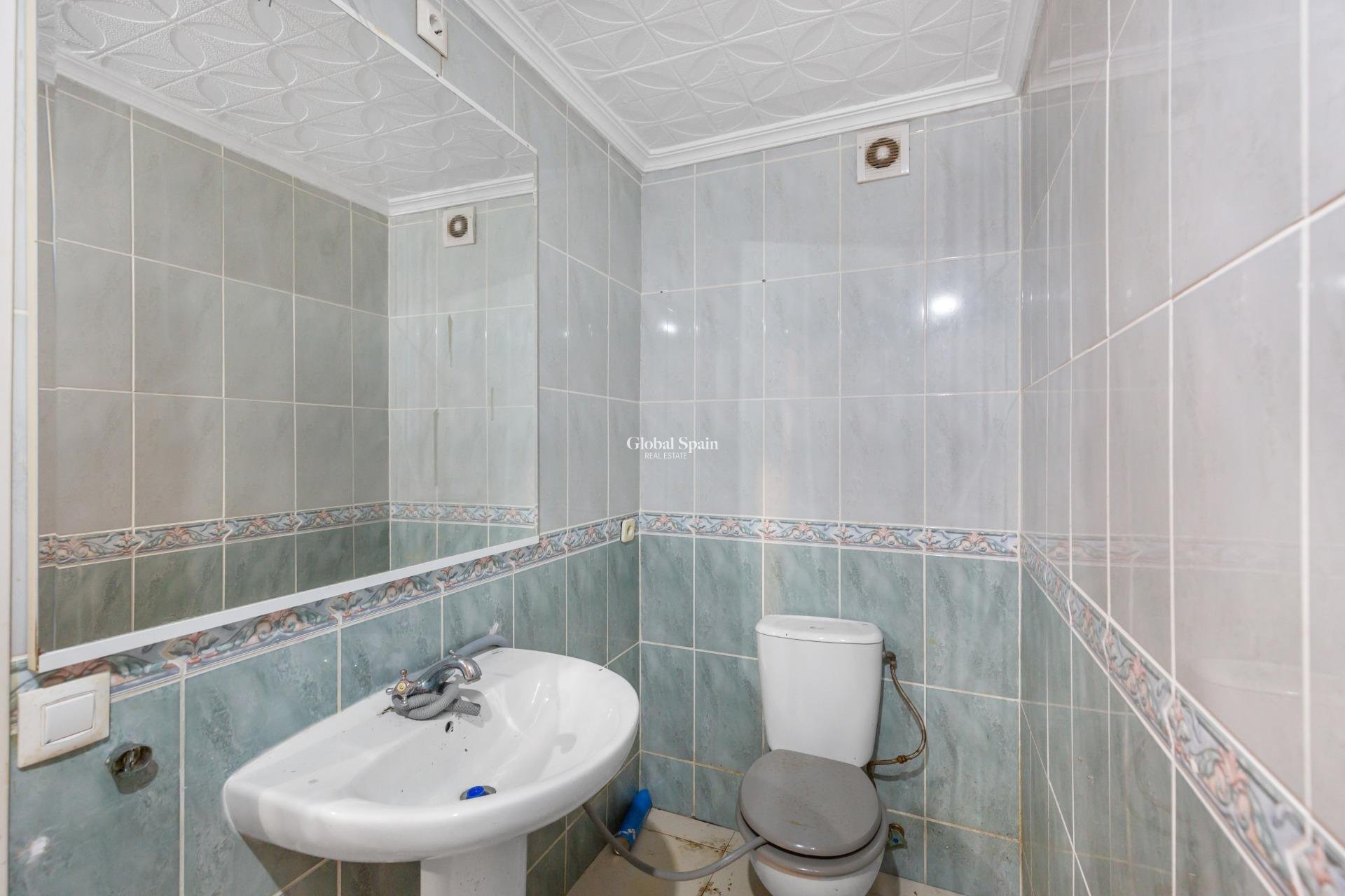 Wederverkoop - APPARTEMENT -
TORREVIEJA - Centro - Muelle Pesquero