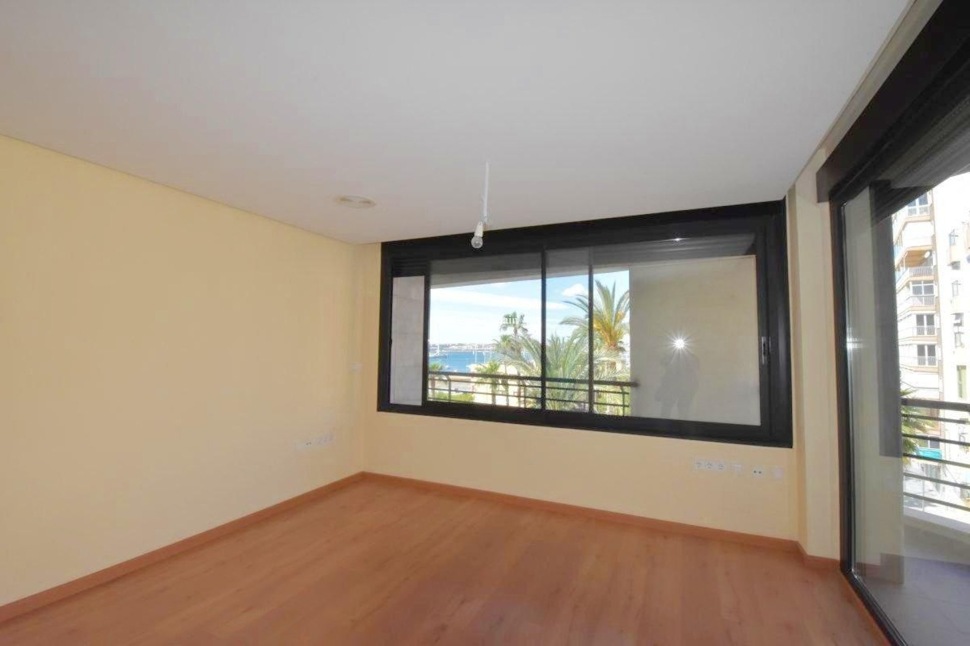 Wederverkoop - APPARTEMENT -
TORREVIEJA - Centro - Muelle Pesquero