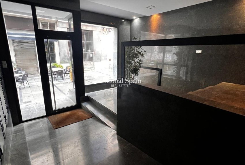 Wederverkoop - APPARTEMENT -
TORREVIEJA - Centro - Muelle Pesquero