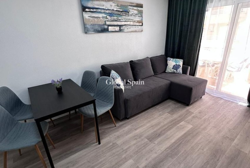 Wederverkoop - APPARTEMENT -
TORREVIEJA - Centro - Muelle Pesquero
