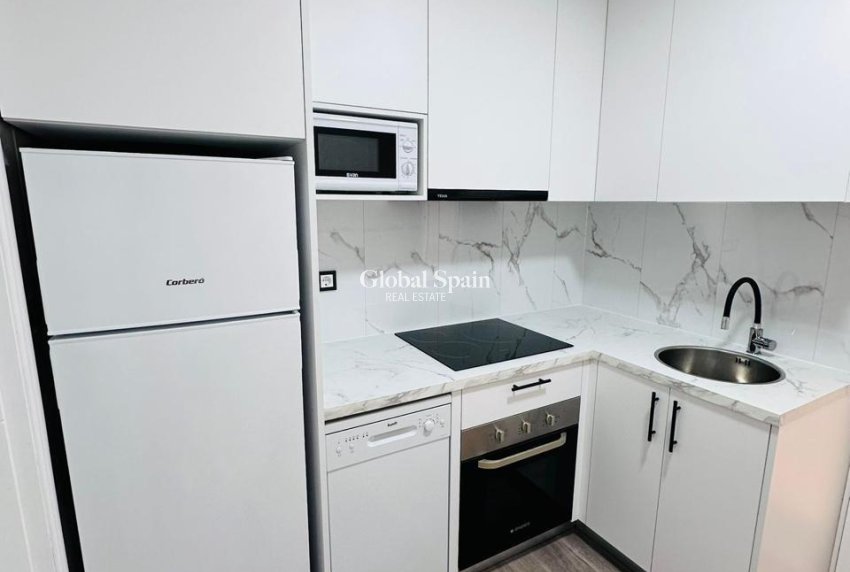 Wederverkoop - APPARTEMENT -
TORREVIEJA - Centro - Muelle Pesquero