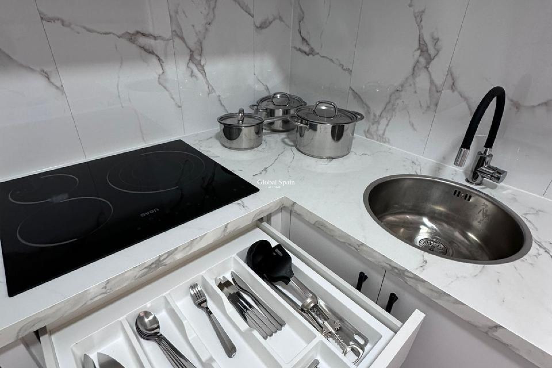 Wederverkoop - APPARTEMENT -
TORREVIEJA - Centro - Muelle Pesquero