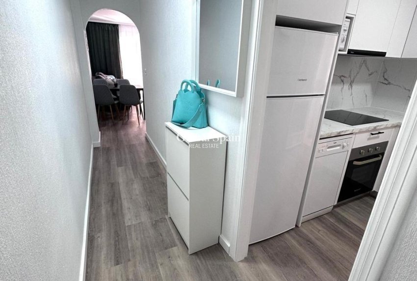 Wederverkoop - APPARTEMENT -
TORREVIEJA - Centro - Muelle Pesquero