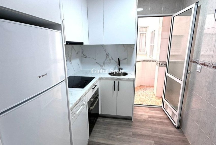 Wederverkoop - APPARTEMENT -
TORREVIEJA - Centro - Muelle Pesquero