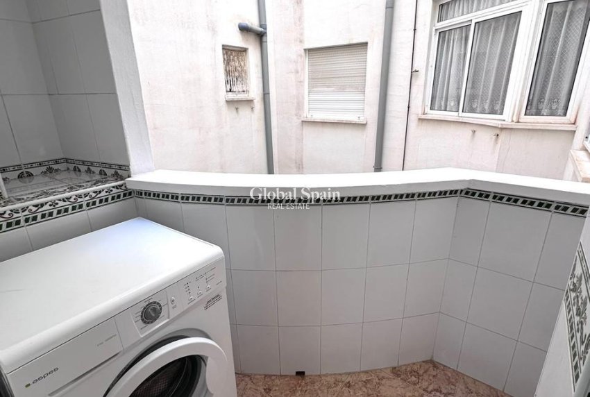 Wederverkoop - APPARTEMENT -
TORREVIEJA - Centro - Muelle Pesquero