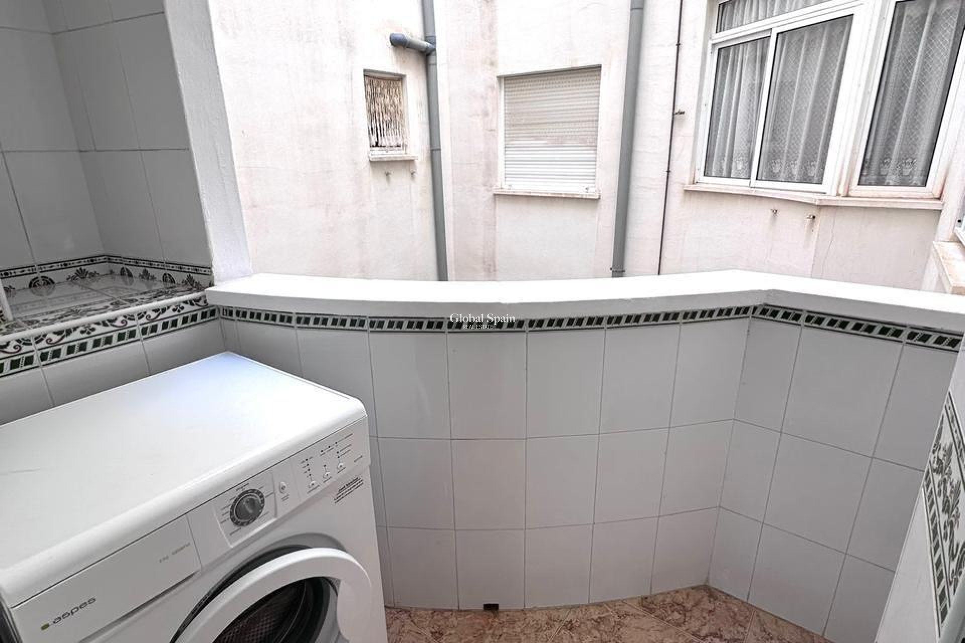 Wederverkoop - APPARTEMENT -
TORREVIEJA - Centro - Muelle Pesquero