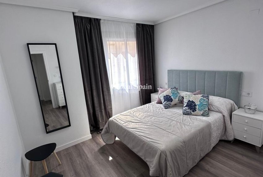 Wederverkoop - APPARTEMENT -
TORREVIEJA - Centro - Muelle Pesquero