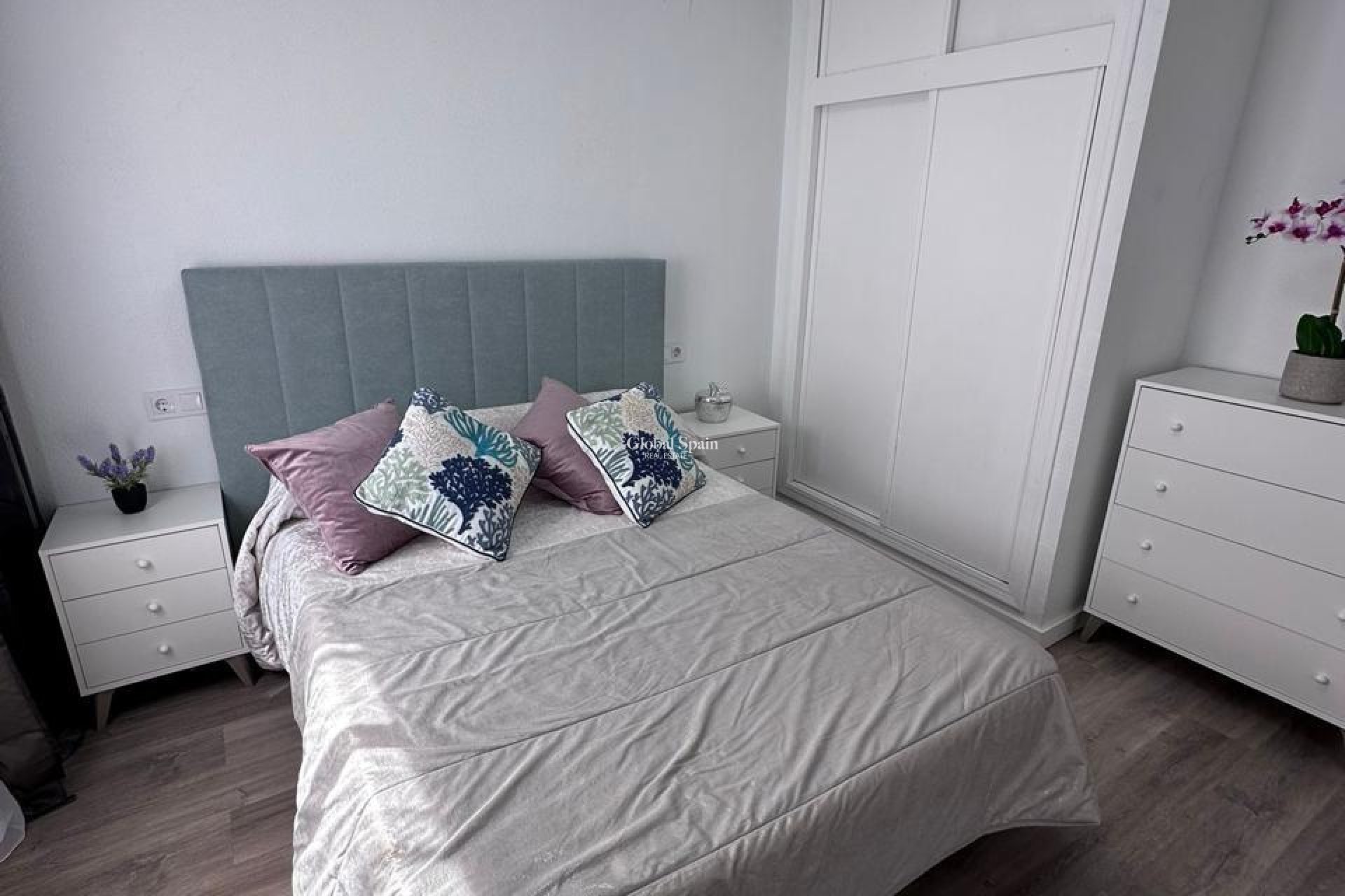 Wederverkoop - APPARTEMENT -
TORREVIEJA - Centro - Muelle Pesquero