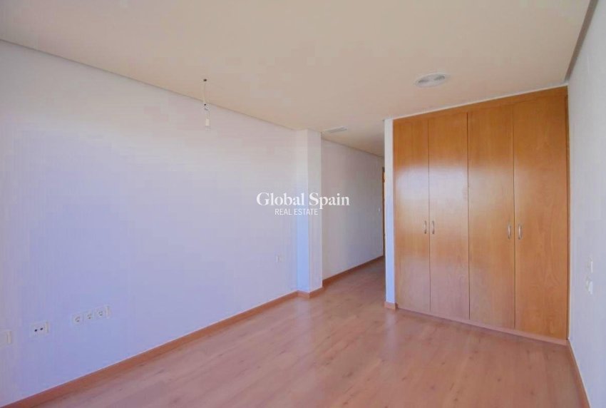 Wederverkoop - APPARTEMENT -
TORREVIEJA - Centro - Muelle Pesquero