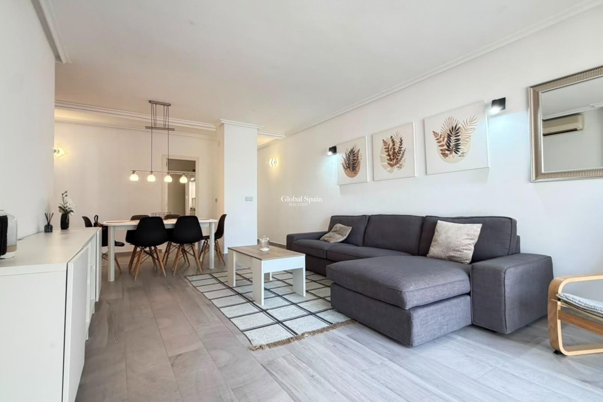 Wederverkoop - APPARTEMENT -
TORREVIEJA - Centro - Muelle Pesquero