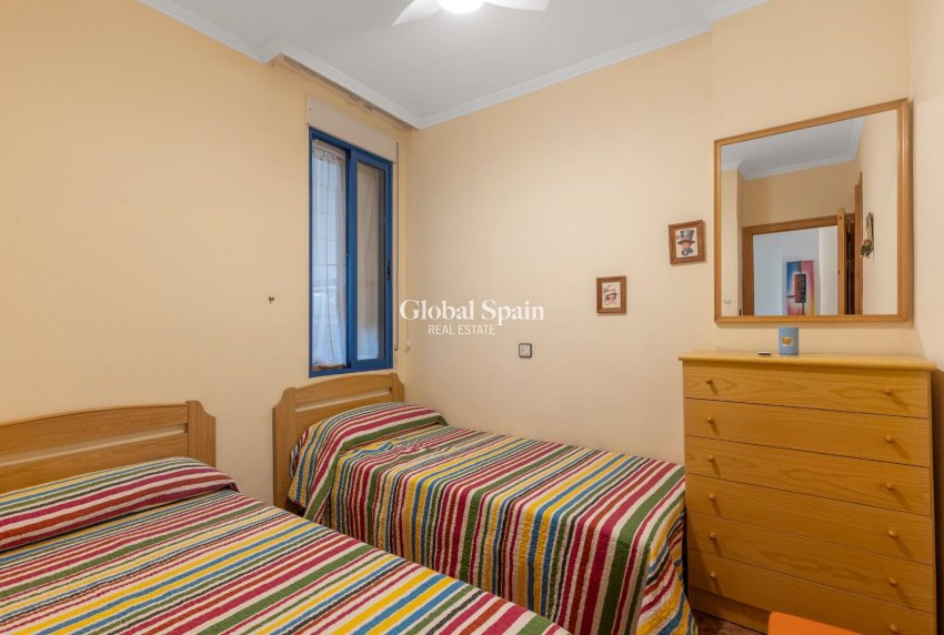 Wederverkoop - Appartement -
TORREVIEJA - Centro