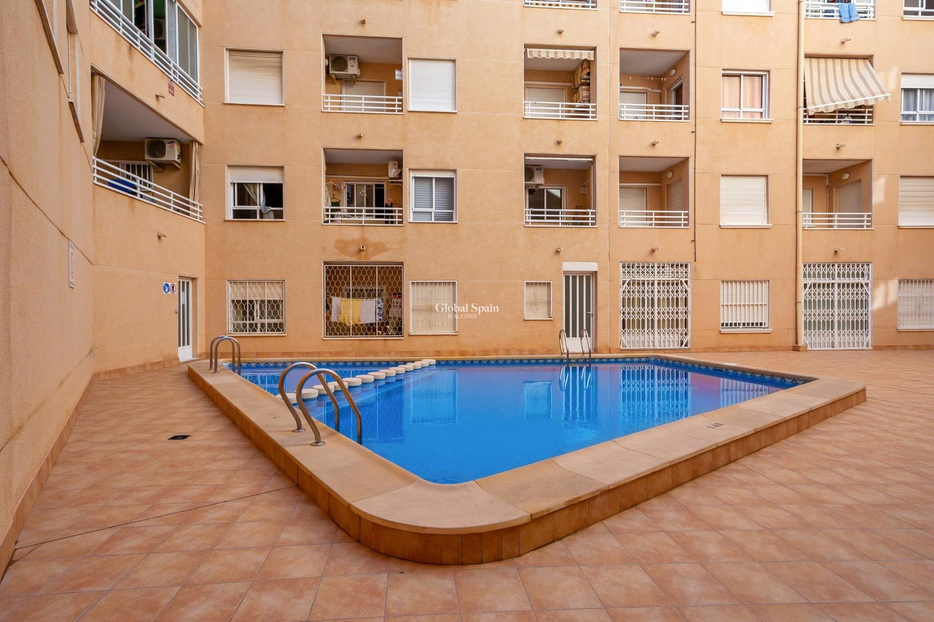 Wederverkoop - Appartement -
TORREVIEJA - Centro