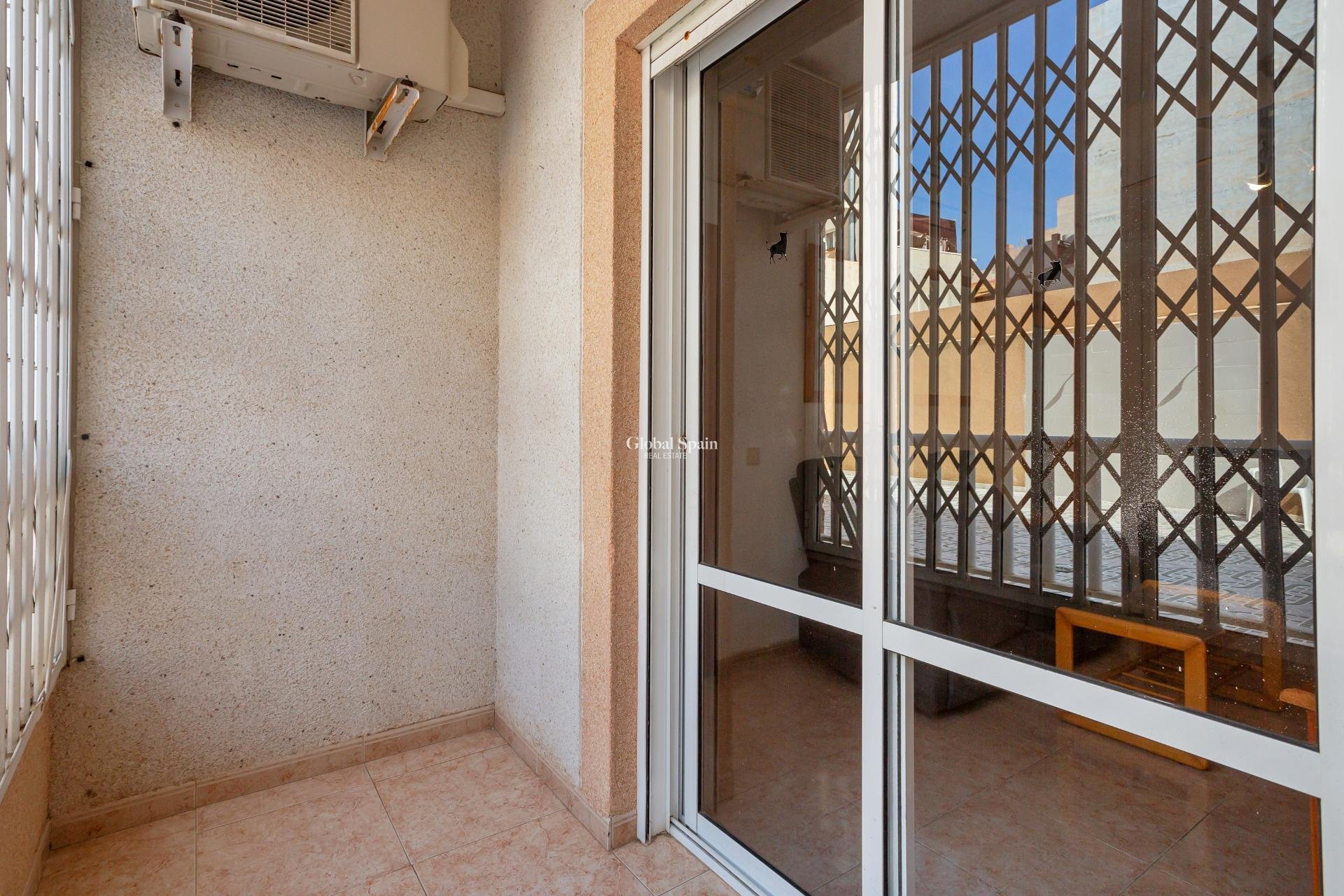 Wederverkoop - Appartement -
TORREVIEJA - Centro