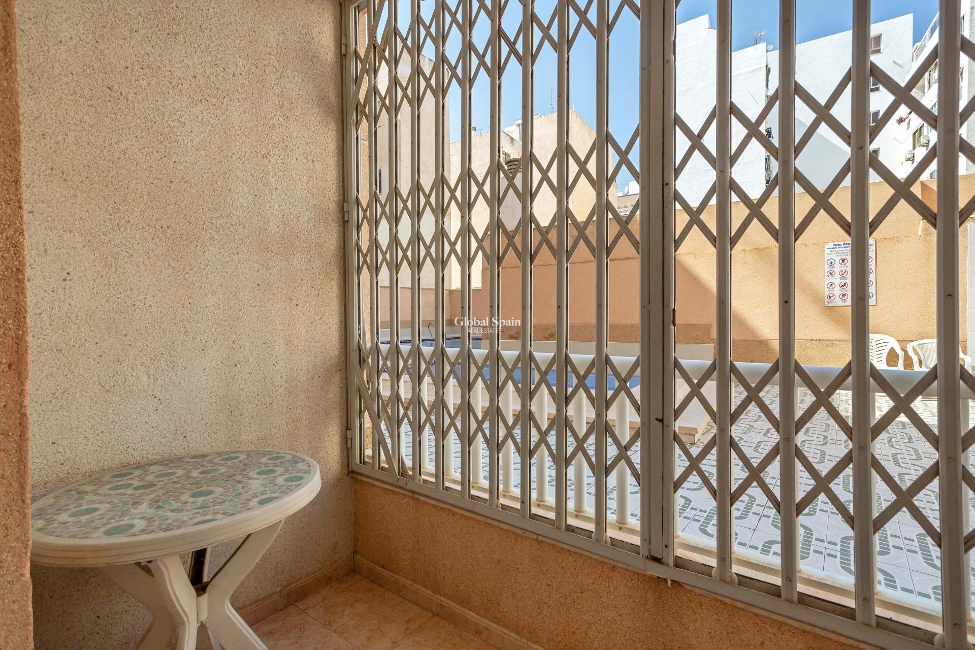 Wederverkoop - Appartement -
TORREVIEJA - Centro