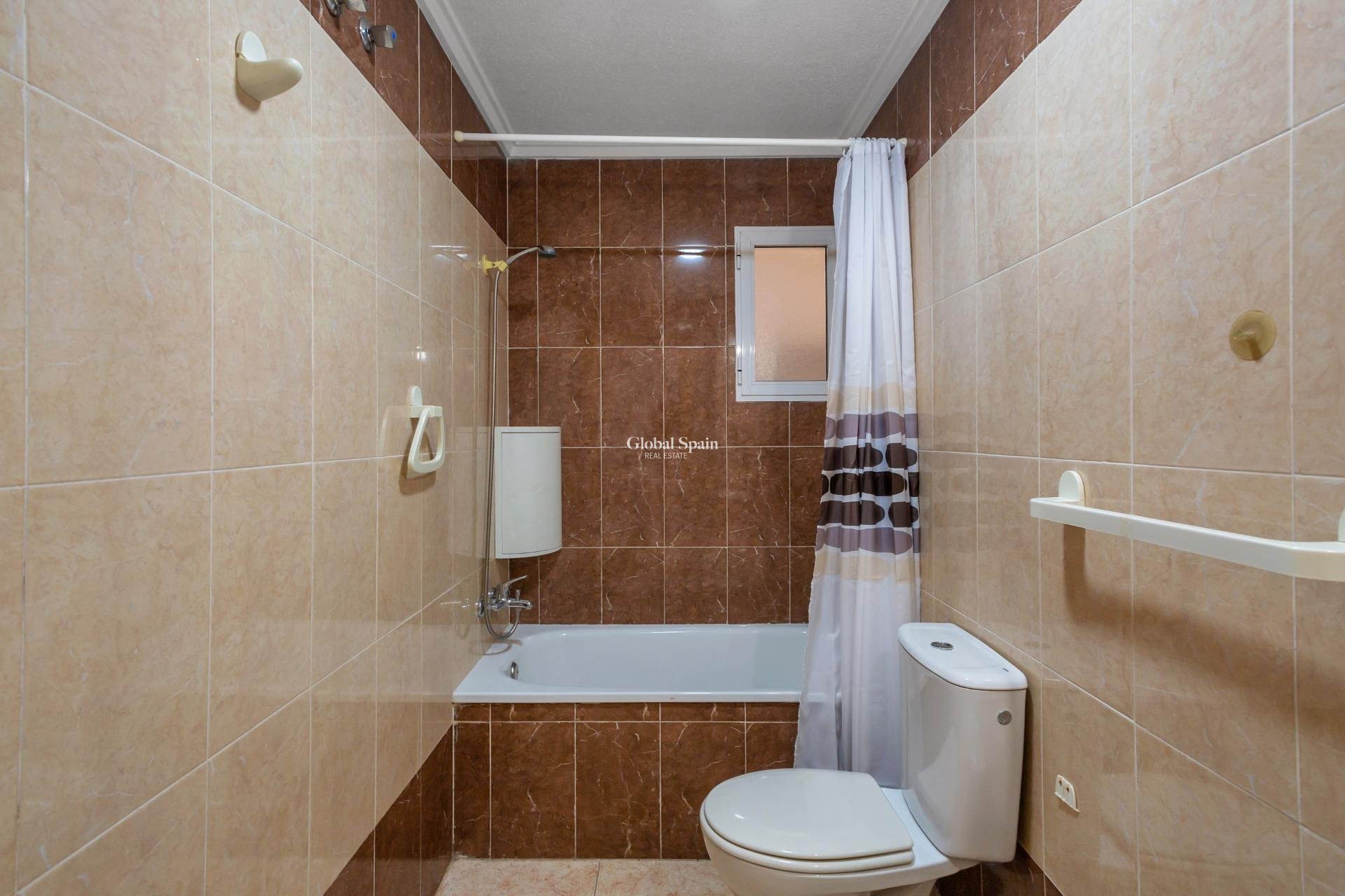 Wederverkoop - Appartement -
TORREVIEJA - Centro