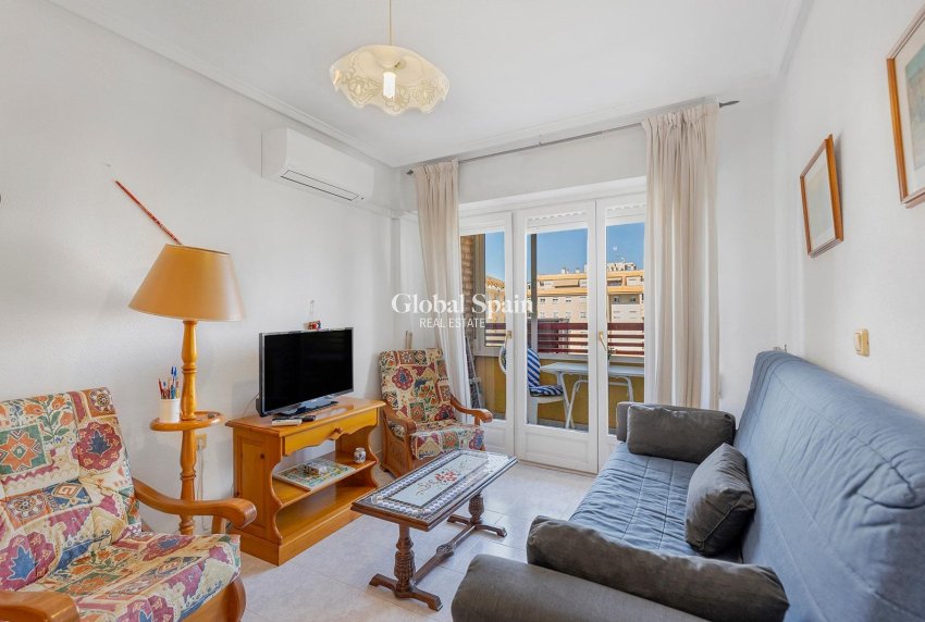 Wederverkoop - APPARTEMENT -
TORREVIEJA - Centro