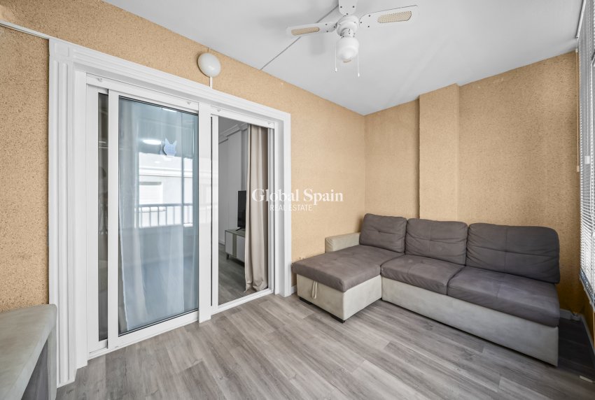 Wederverkoop - Appartement -
TORREVIEJA - Centro