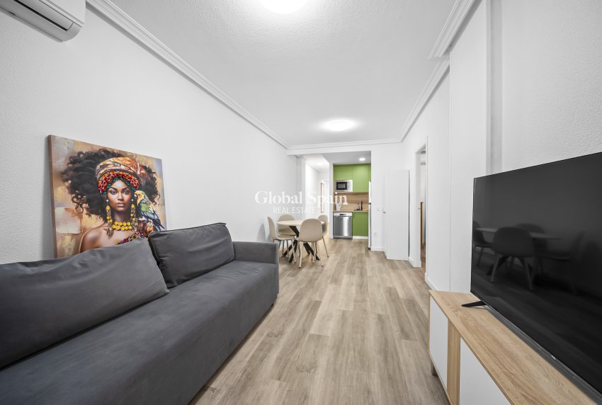 Wederverkoop - Appartement -
TORREVIEJA - Centro