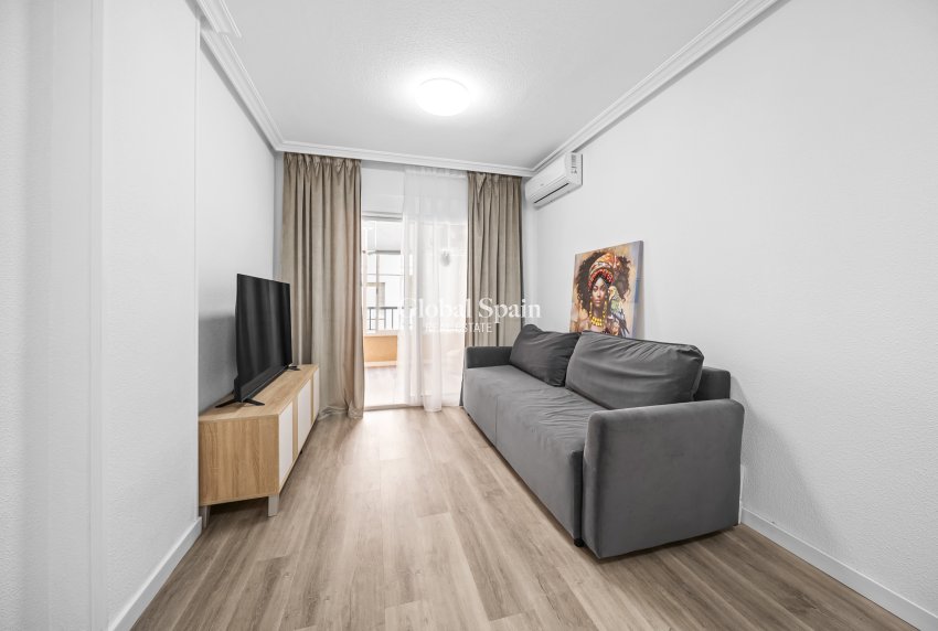 Wederverkoop - Appartement -
TORREVIEJA - Centro