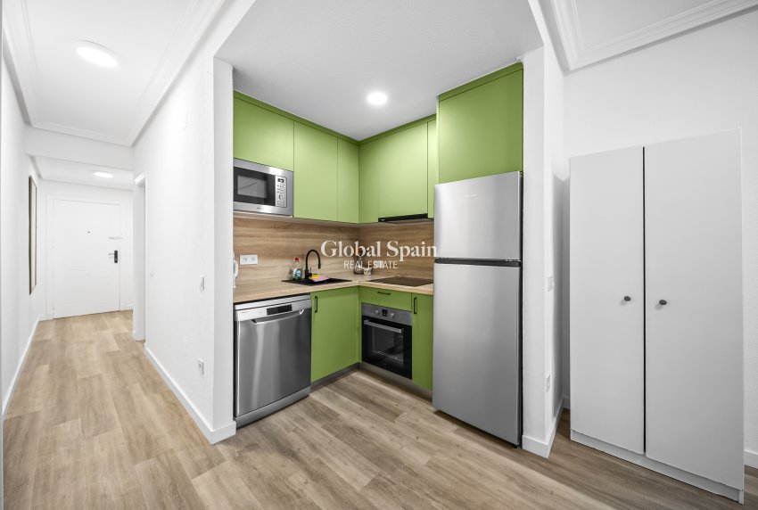 Wederverkoop - Appartement -
TORREVIEJA - Centro