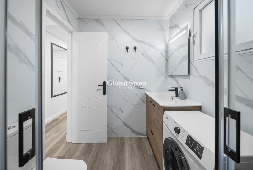 Wederverkoop - Appartement -
TORREVIEJA - Centro