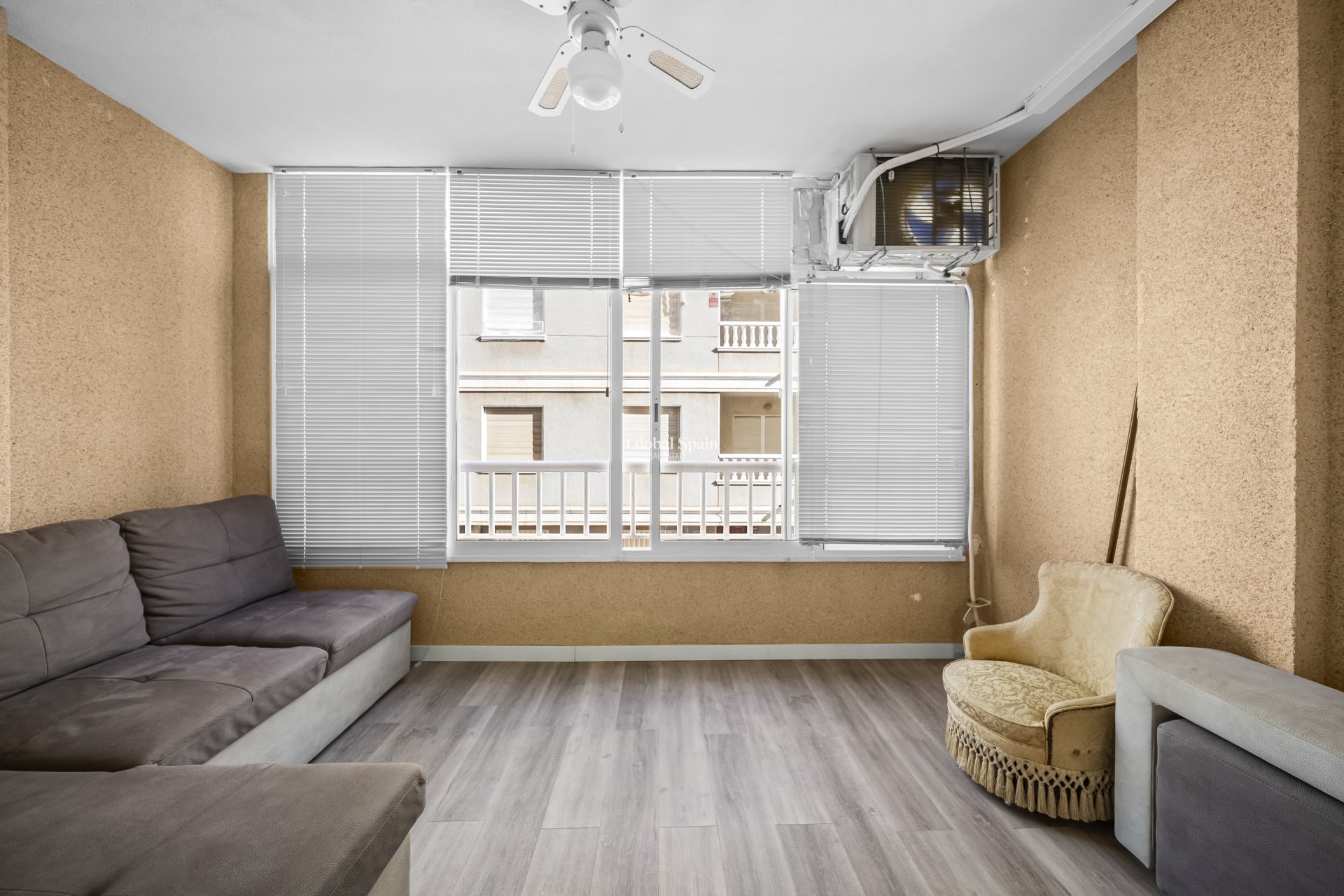 Wederverkoop - Appartement -
TORREVIEJA - Centro