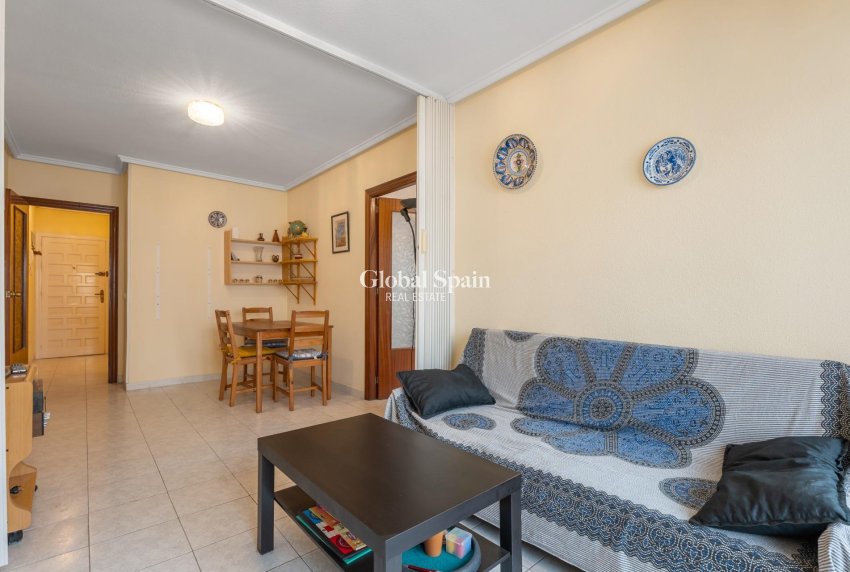 Wederverkoop - APPARTEMENT -
TORREVIEJA - Centro