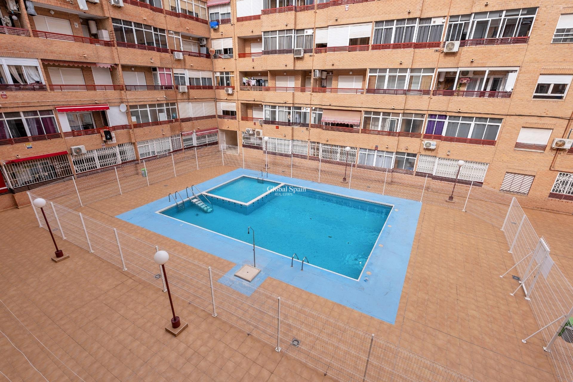 Wederverkoop - APPARTEMENT -
TORREVIEJA - Centro