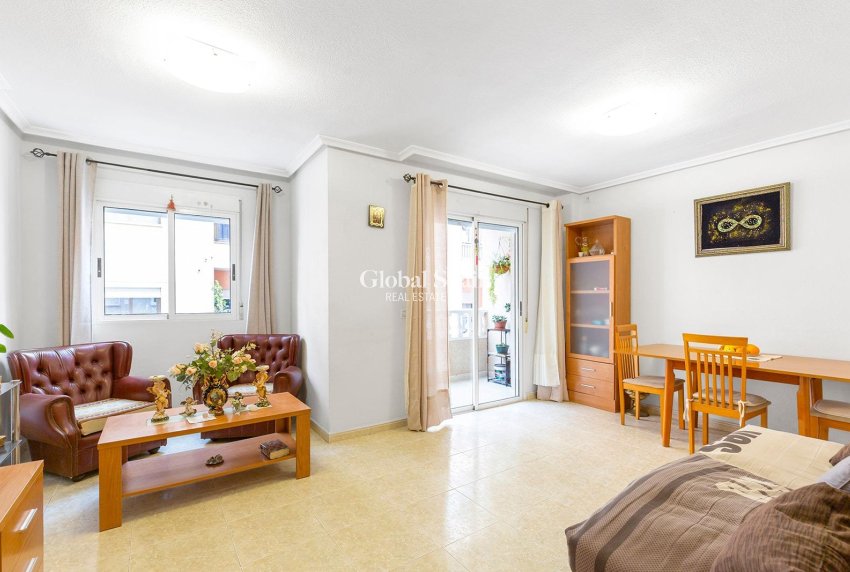 Wederverkoop - APPARTEMENT -
TORREVIEJA - Centro