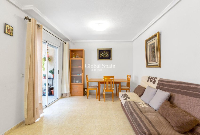 Wederverkoop - APPARTEMENT -
TORREVIEJA - Centro