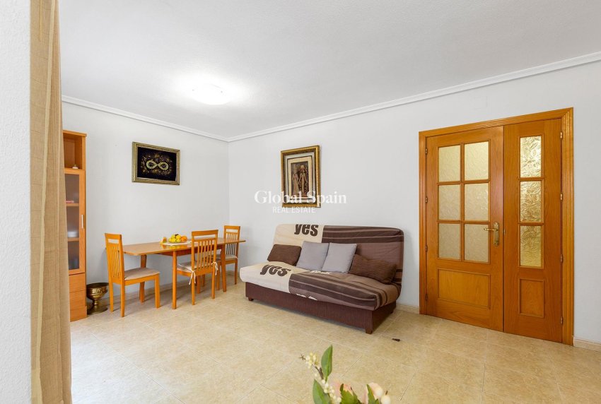 Wederverkoop - APPARTEMENT -
TORREVIEJA - Centro